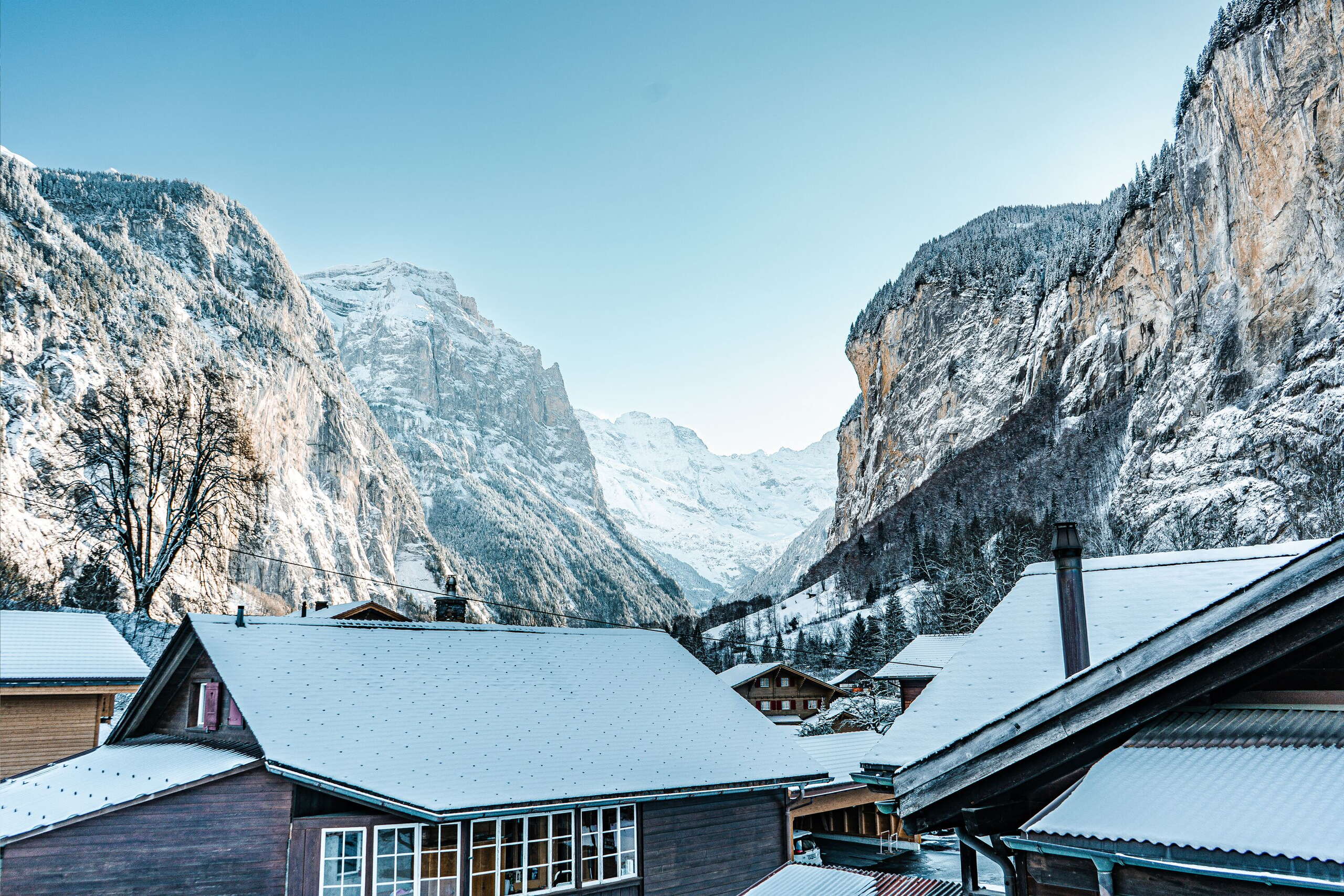 Das Dorf Lauterbrunnen im Winter.