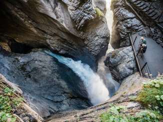 A waterfall nestled among the rocks—that's the Trümmelbach Falls in Lauterbrunnen.