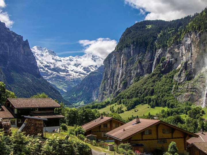 Hike in the valley of the 72 waterfalls