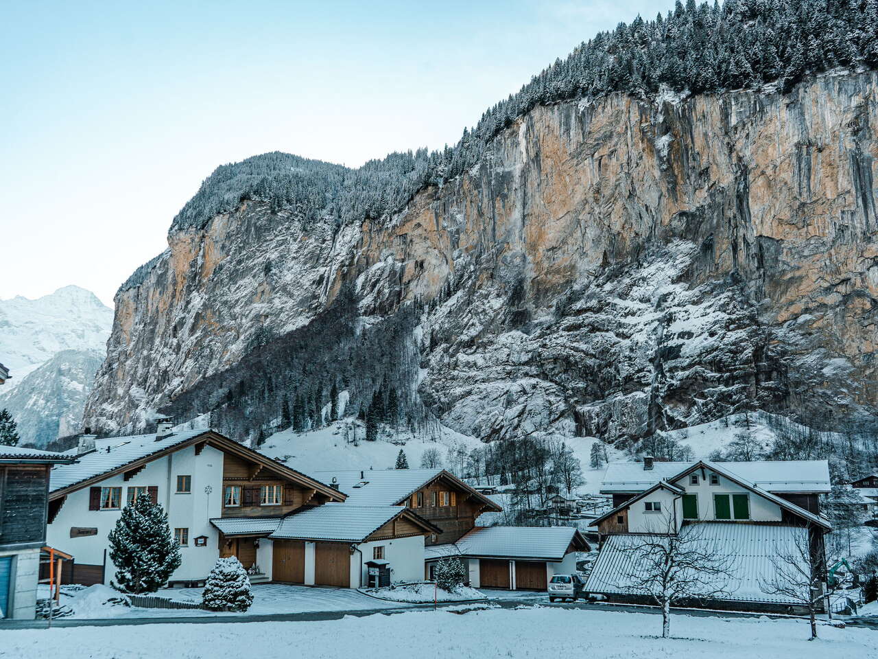 Das Dorf Lauterbrunnen im Winter.