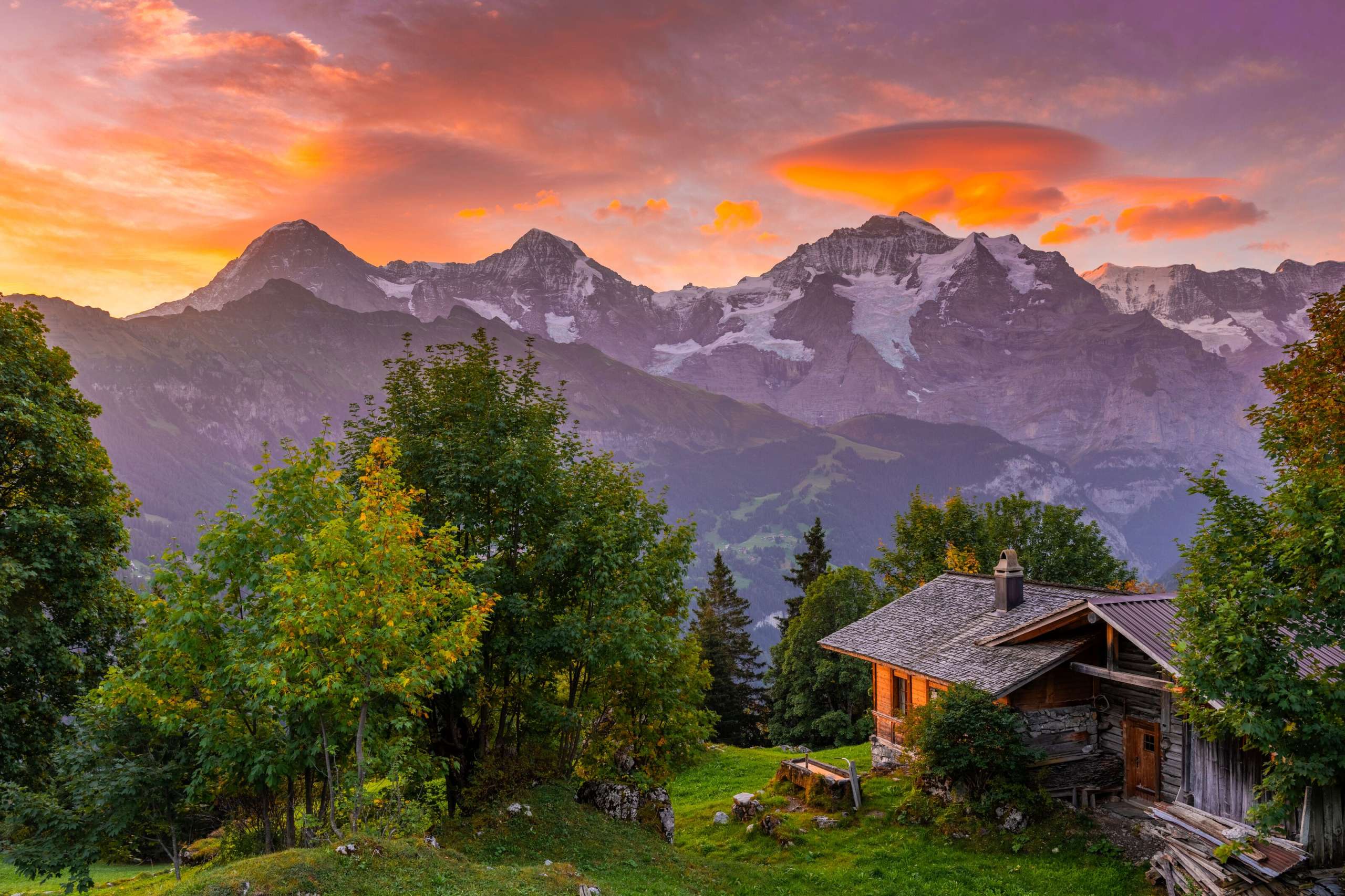 Abendrot direkt über Eiger Mönch und Jungfrau. Fotografiert von Sulwald