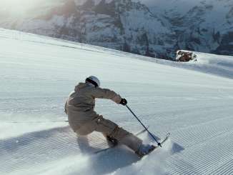 Skiers on the First in the morning sun.