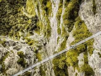 Only for those who aren't afraid of heights: This suspension bridge is the hallmark of the Mürren-Gimmelwald via ferrata.